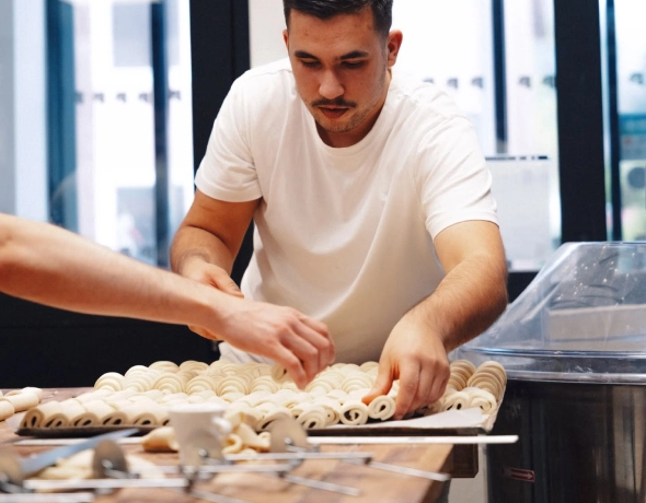 Préparation artisanale au fournil
